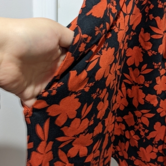 Nwt Eloquii Elements | Ruffle Waist Swing Short In Red Floral - Picture 6 of 7